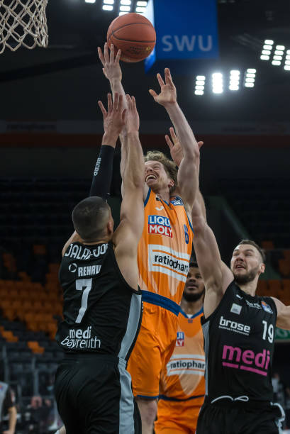 使后场出球 使后场出球