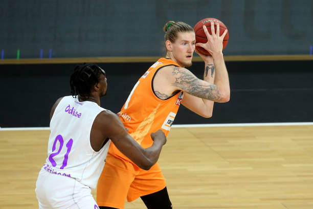 年轻教头的 年轻教头的